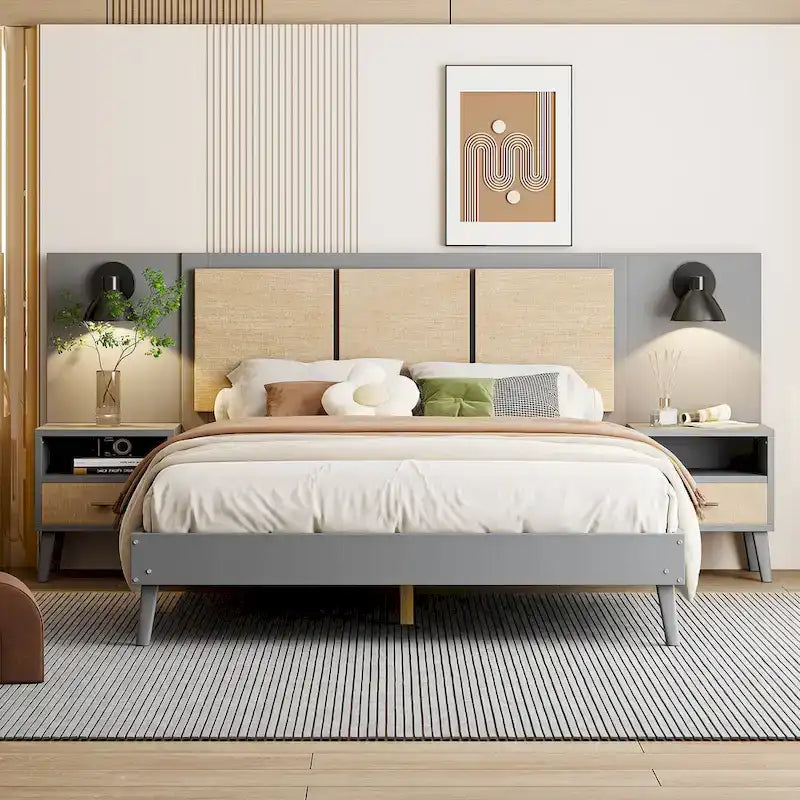 Lit plateforme gris grand format avec tête de lit capitonnée et pieds en bois