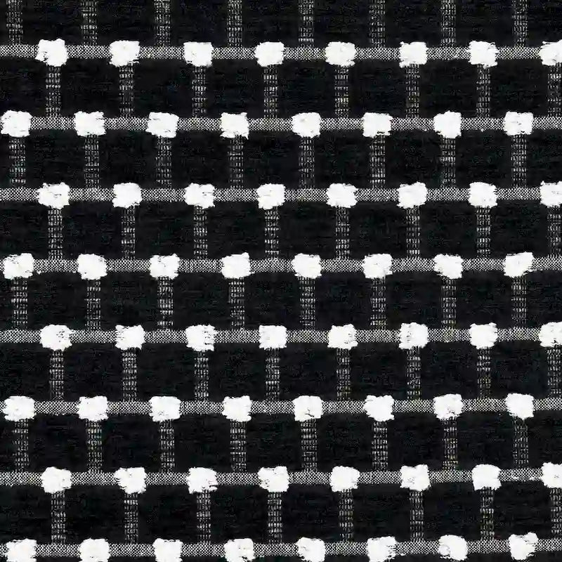 Canapé à accoudoirs roulés en chenille blanche avec passepoil contrastant et coussins décoratifs