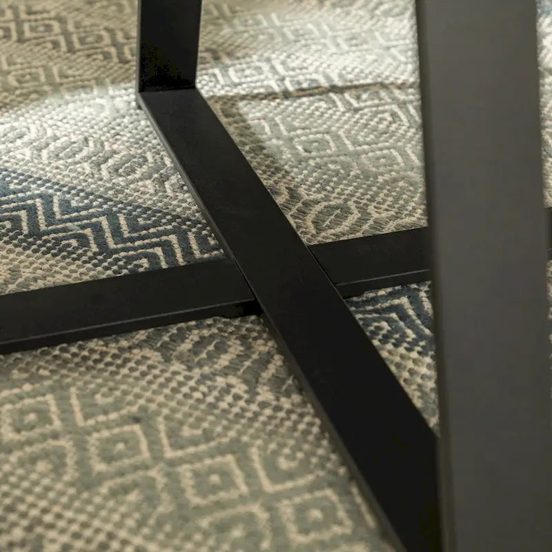 Table basse ronde industrielle avec plateau aspect bois et piètement en X en métal