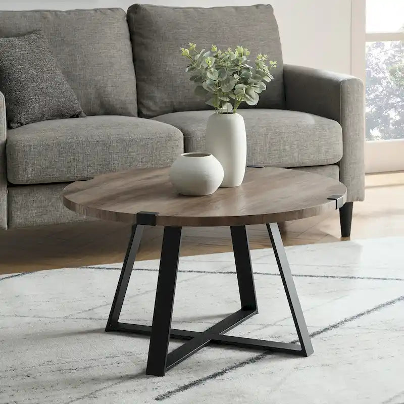 Table basse ronde industrielle avec plateau aspect bois et piètement en X en métal