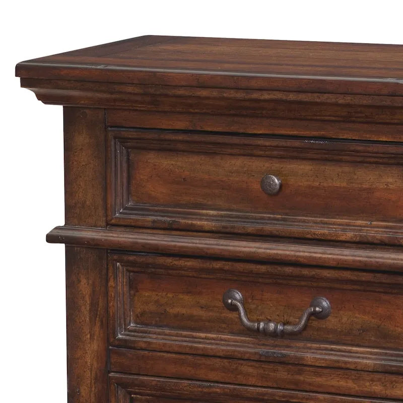 Commode rustique à 5 tiroirs avec poignées en métal martelé à la finition vieillie