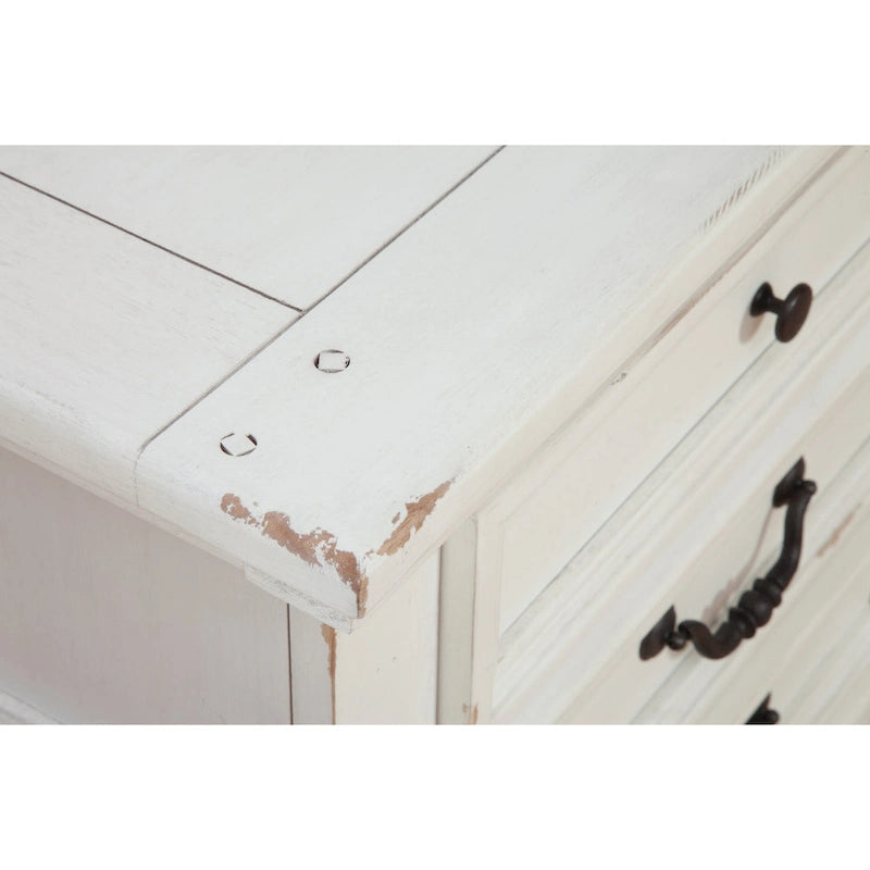 Commode rustique à 5 tiroirs avec poignées en métal martelé à la finition vieillie