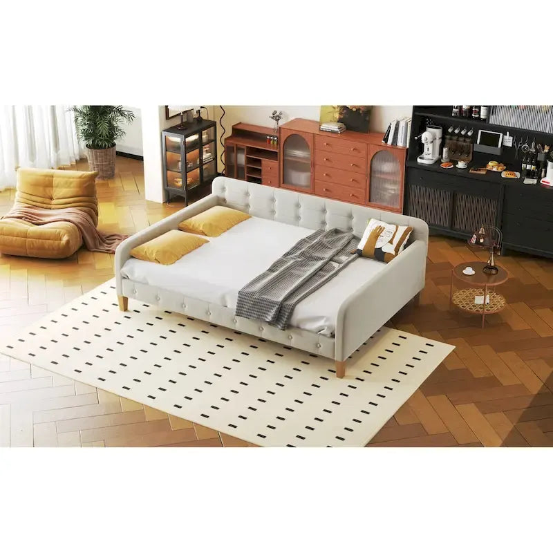 Canapé-lit capitonné en velours rose avec accoudoirs et pieds en bois