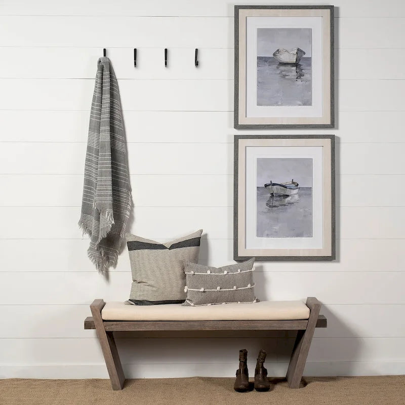 Banc d'entrée rembourré en tissu crème avec piètement angulaire en manguier marron