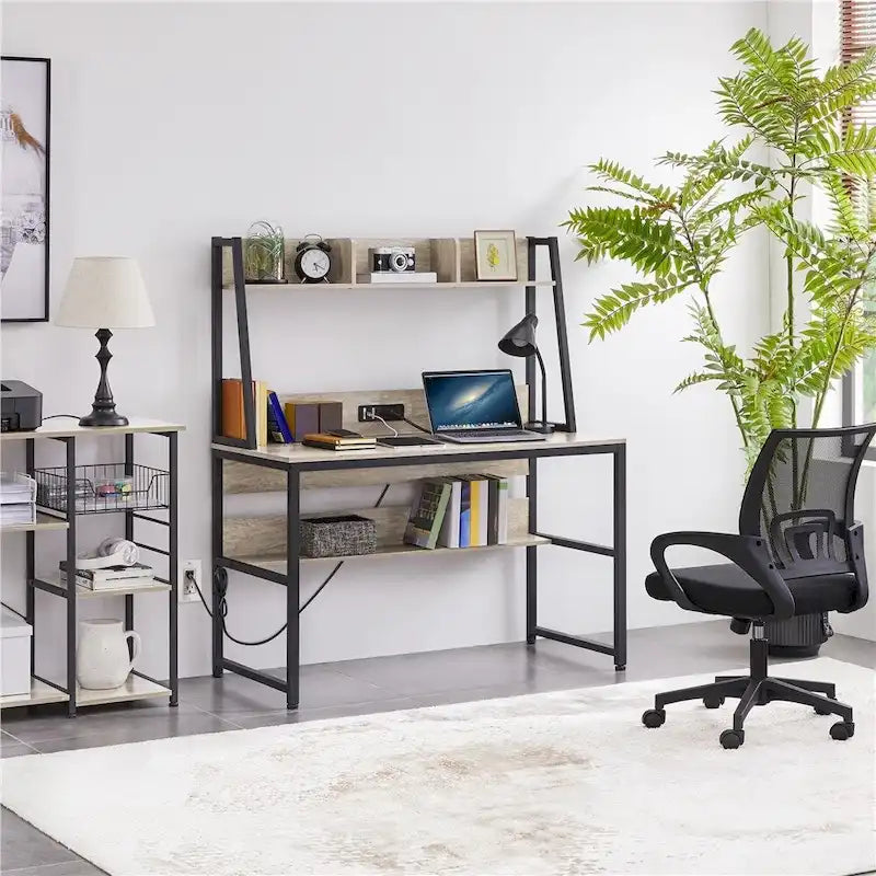 Bureau informatique industriel vintage avec prise de courant, étagère surélevée gris brun rustique